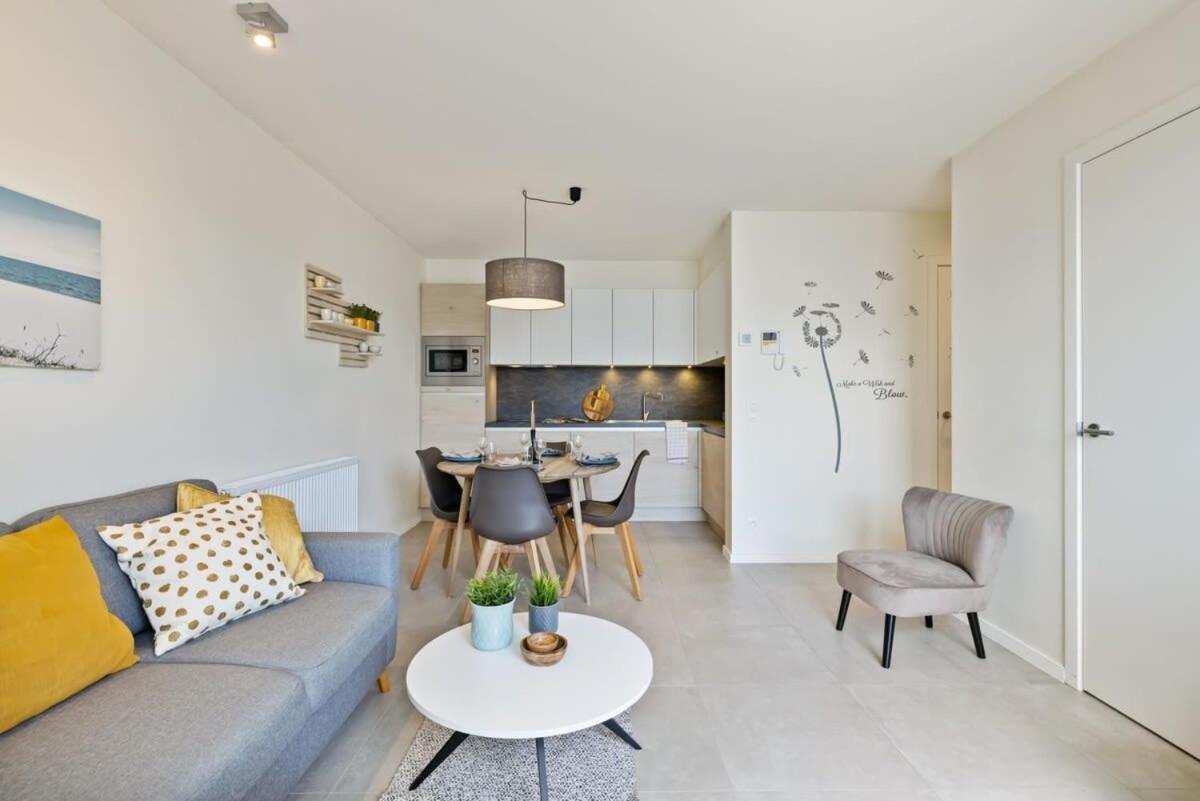 Huswell - Apartment With Natural Swimming Pool Middelkerke Buitenkant foto